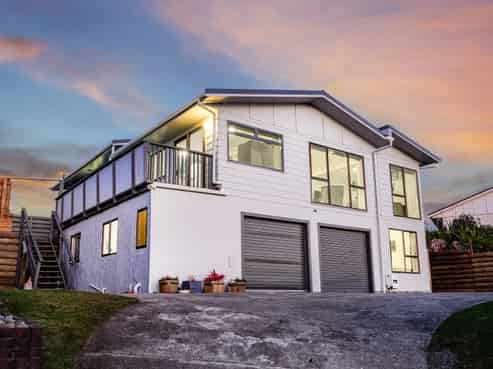 8 Outram Grove, Kelson