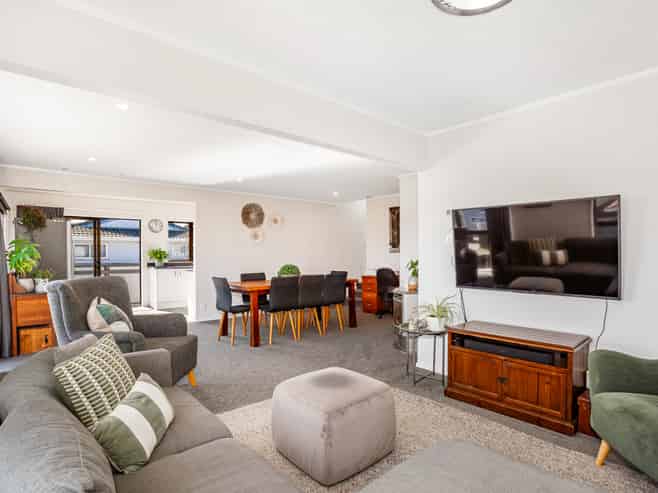 8 Outram Grove, Kelson