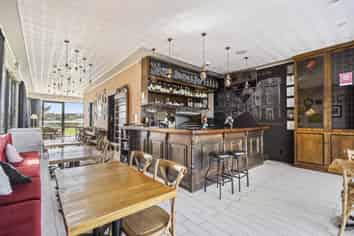 STEP INTO SUCCESS - 155M² HOSPITALITY SPACE
