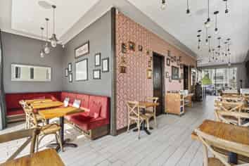STEP INTO SUCCESS - 155M² HOSPITALITY SPACE
