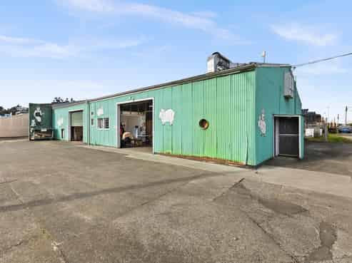 Two prime Pandora industrial tenancies