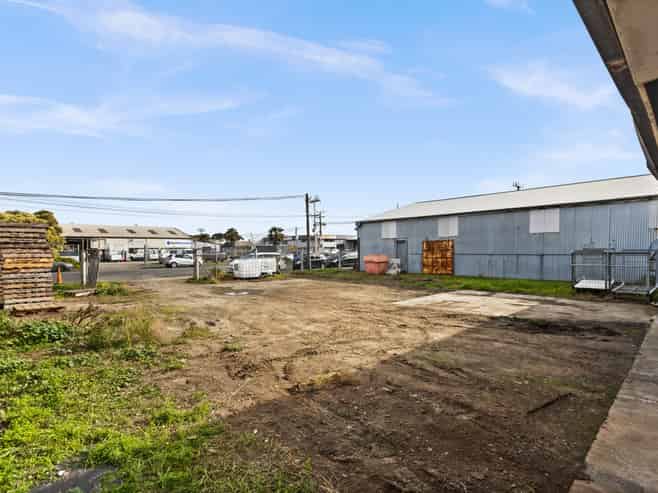 Well-located fully fenced yard and storage