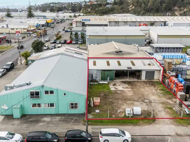 Well-located fully fenced yard and storage