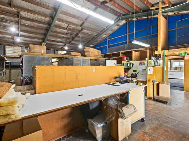 360sqm corner warehouse