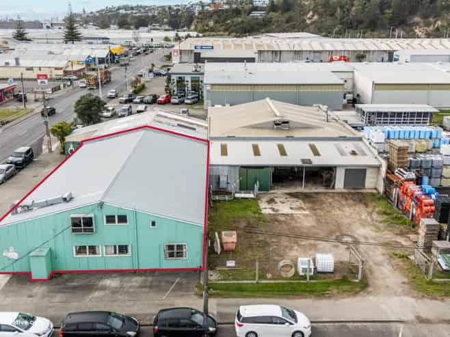 360sqm corner warehouse