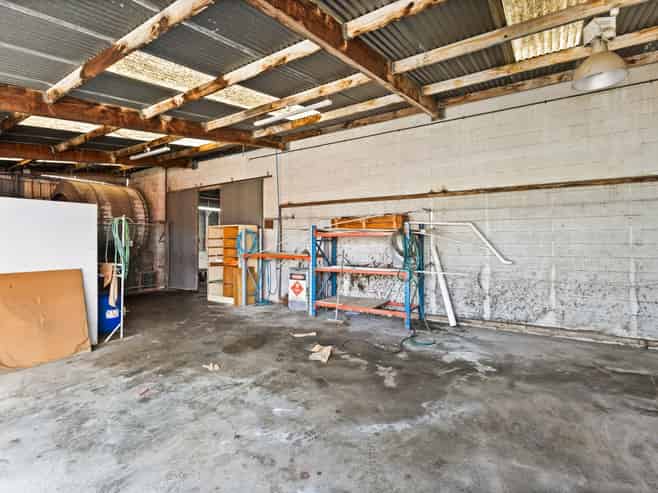 Industrial yard and warehouse - available now