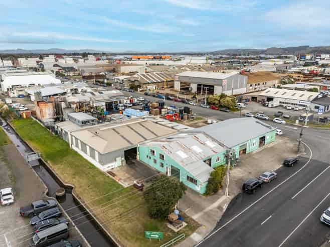 High profile industrial corner site