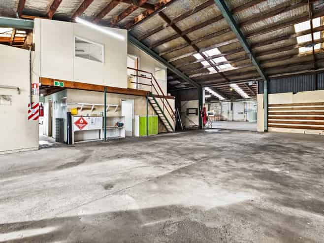 Versatile workshop in Pandora