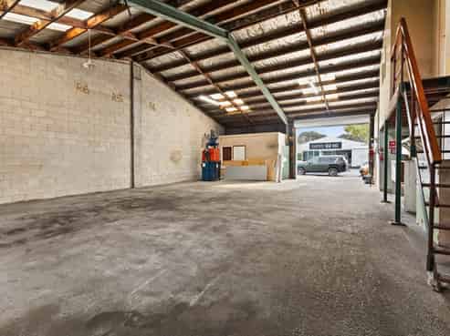 Versatile workshop in Pandora