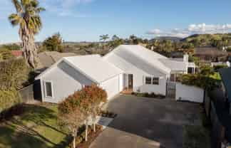 77 Kahira Crescent, Papamoa