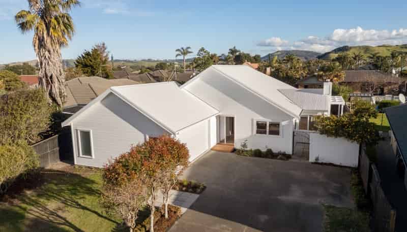 77 Kahira Crescent, Papamoa