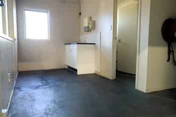 Functional East Tamaki Unit | 215 m2