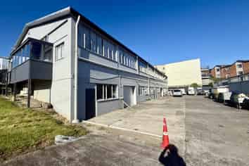 AFFORDABLE! Industrial in Te Atatu South – 224m2