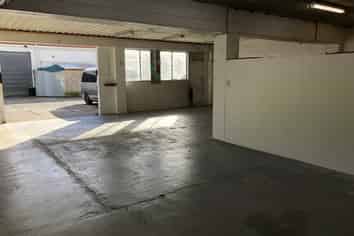 AFFORDABLE! Industrial in Te Atatu South – 224m2