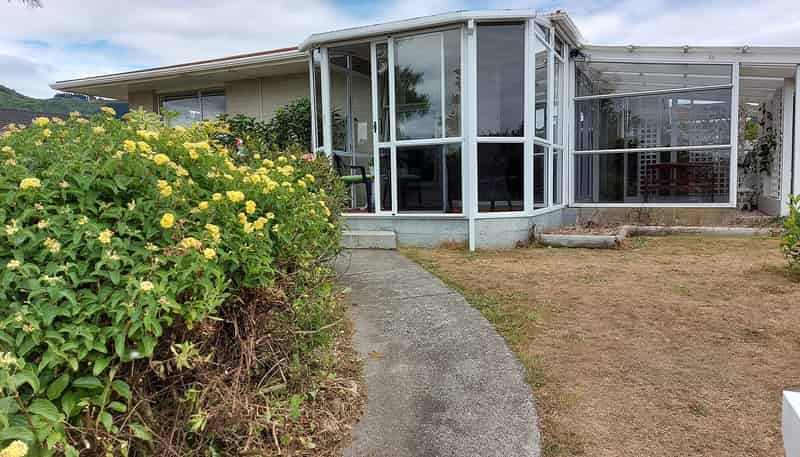 18 Rewarewa Crescent, Waikanae