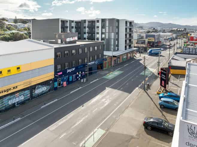 Adelaide Road office - income now, upside later
