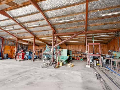 Shed, yard and eyes on SH 1