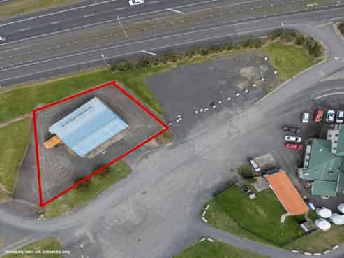 Shed, yard and eyes on SH 1