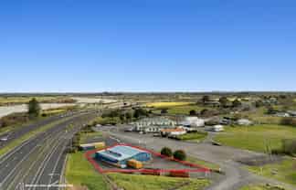Shed, yard and eyes on SH 1