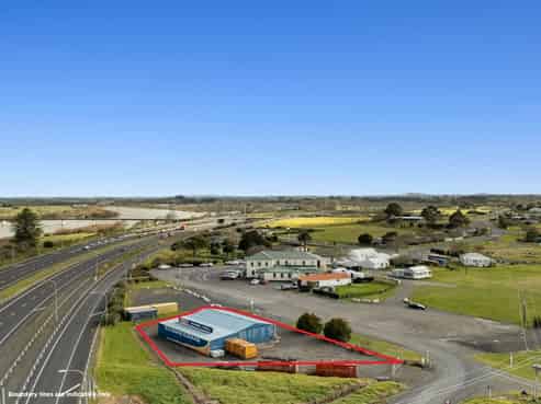 Shed, yard and eyes on SH 1