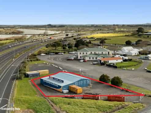 Shed, yard and eyes on SH 1