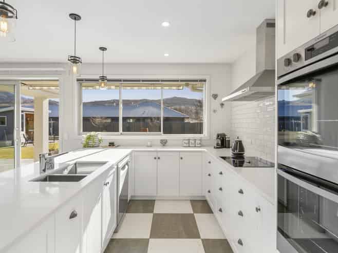 2 Hortons Way, Cromwell