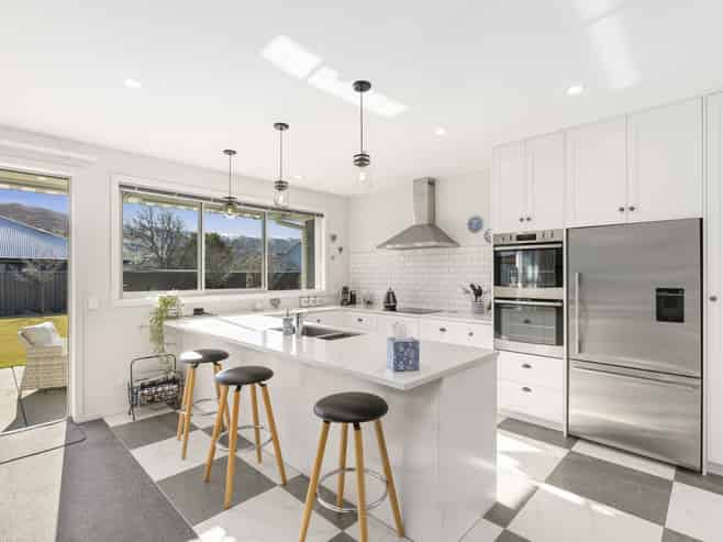 2 Hortons Way, Cromwell