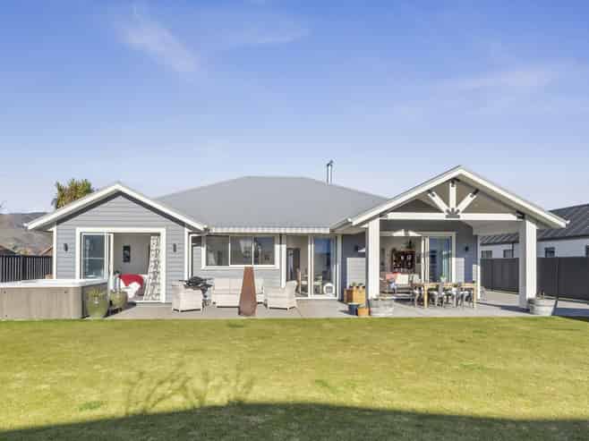 2 Hortons Way, Cromwell