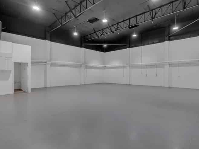 Versatile showroom and warehouse in Central City