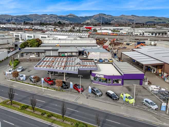 Prime location on main Christchurch Road