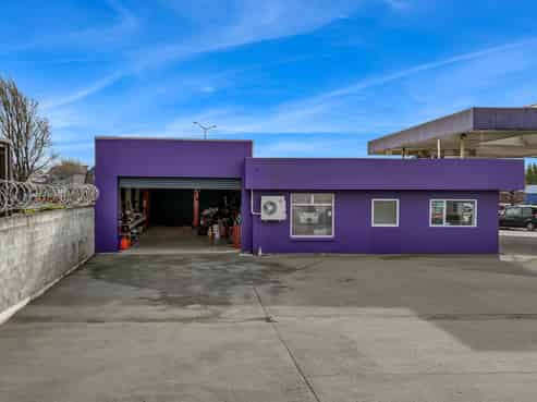 Prime location on main Christchurch Road