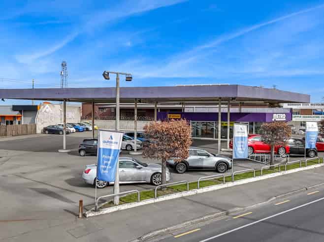 Prime location on main Christchurch Road