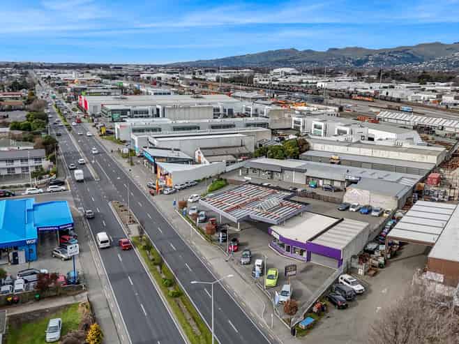 Prime location on main Christchurch Road