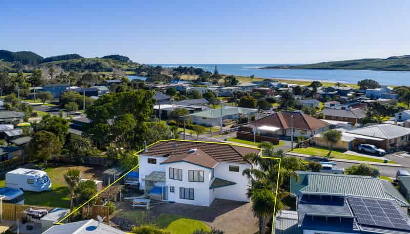 6 Uenuku Avenue, Raglan