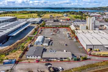 Vacant industrial site of 8,536sqm