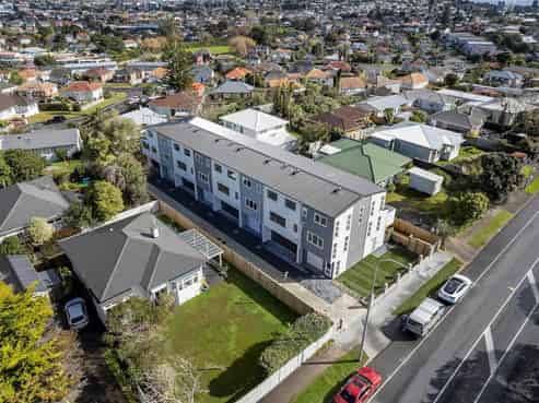 8/273 Mt Albert Road, Sandringham