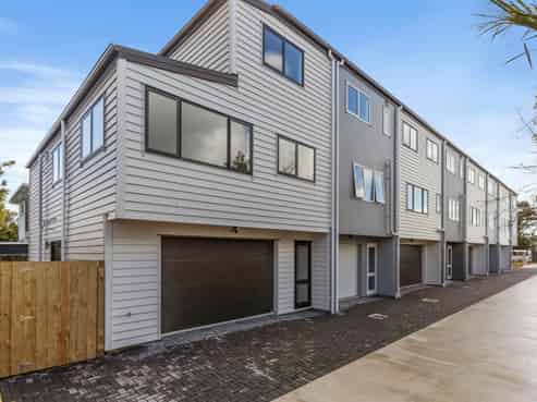 8/273 Mt Albert Road, Sandringham