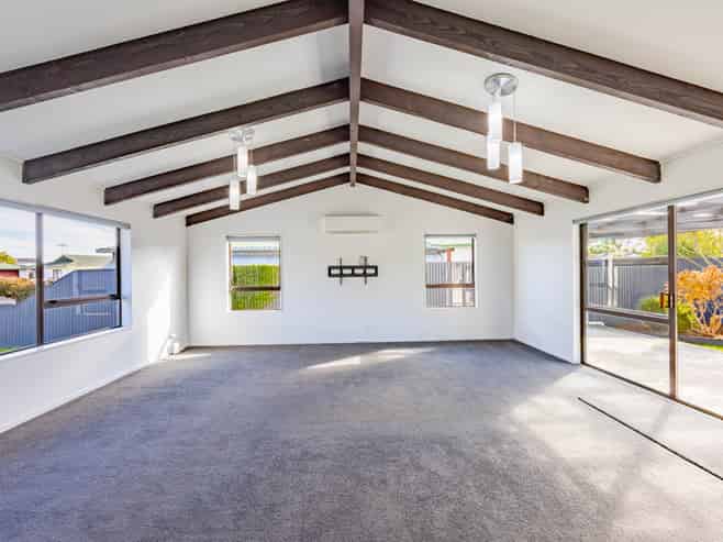 48 Spriggs Crescent, Greenmeadows