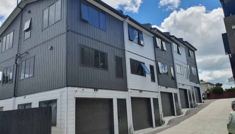 2/243 Mount Albert Road, Sandringham