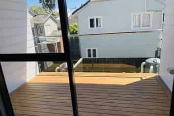 2/243 Mount Albert Road, Sandringham