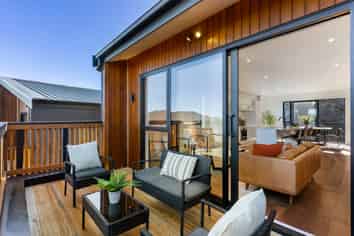 11 Stockden Place, Karori