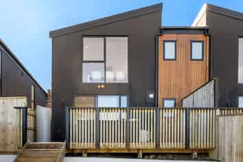 14 Stockden Place, Karori