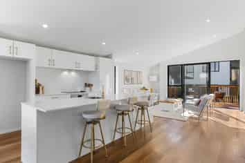 14 Stockden Place, Karori