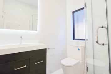 2/23 Melton Road, Mount Wellington