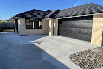 215 Queens Drive, Windsor