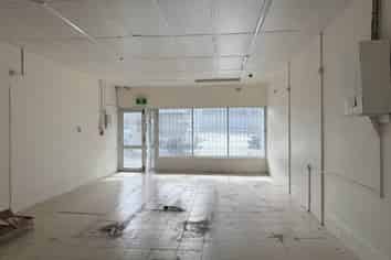 RETAIL UNIT ON WEST COAST ROAD

