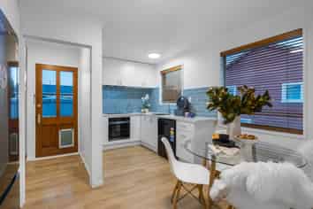 2/110 Barbour Street, Waltham