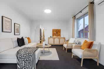 2/110 Barbour Street, Waltham