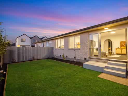 2/110 Barbour Street, Waltham
