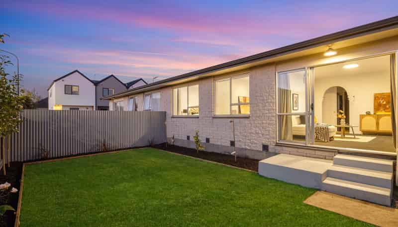 2/110 Barbour Street, Waltham